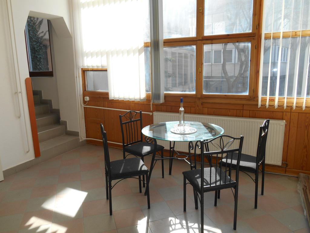Akos Apartman Apartment Eger Exterior photo