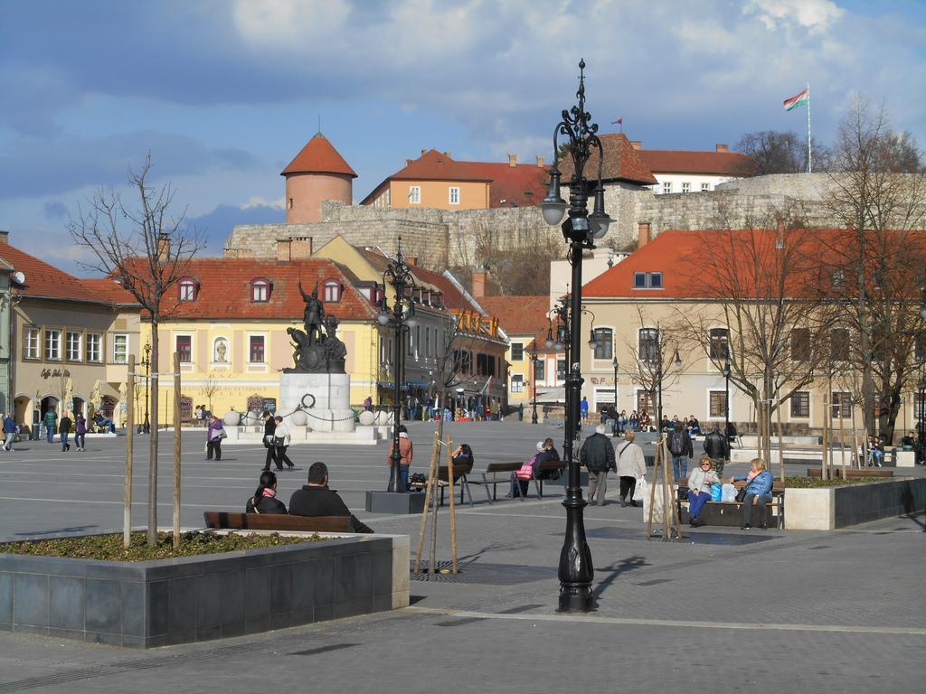 Akos Apartman Apartment Eger Exterior photo