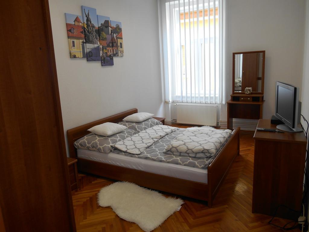 Akos Apartman Apartment Eger Exterior photo
