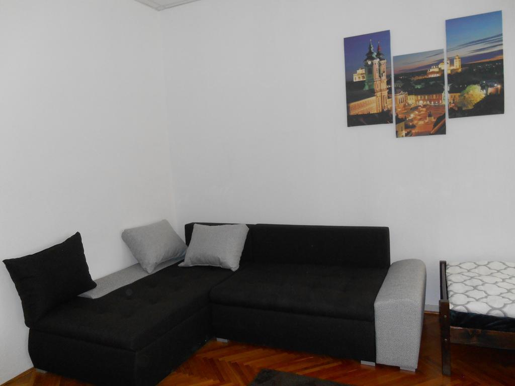 Akos Apartman Apartment Eger Exterior photo
