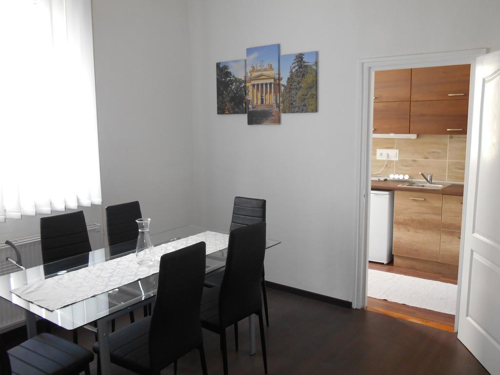 Akos Apartman Apartment Eger Exterior photo