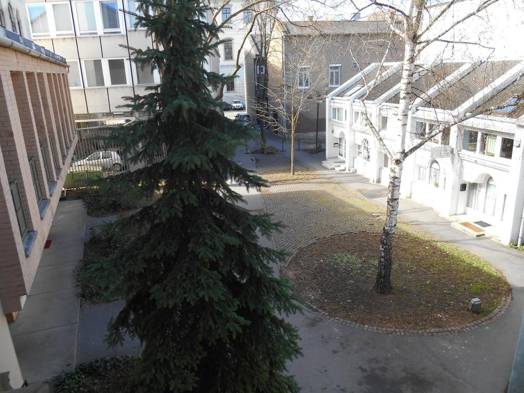 Akos Apartman Apartment Eger Exterior photo