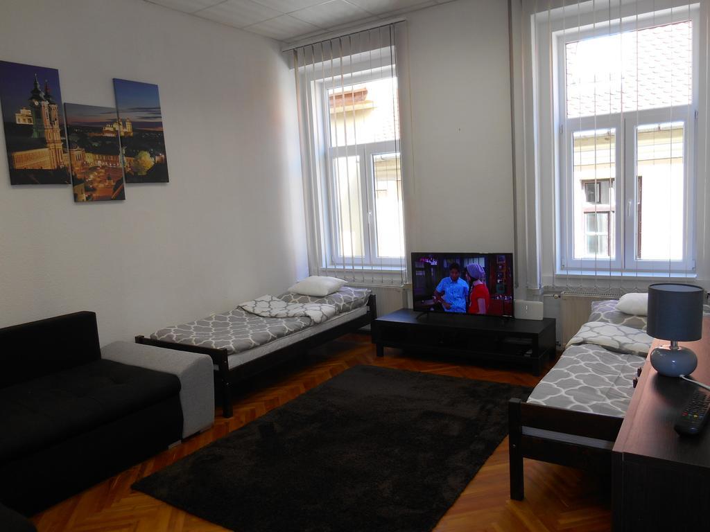 Akos Apartman Apartment Eger Exterior photo