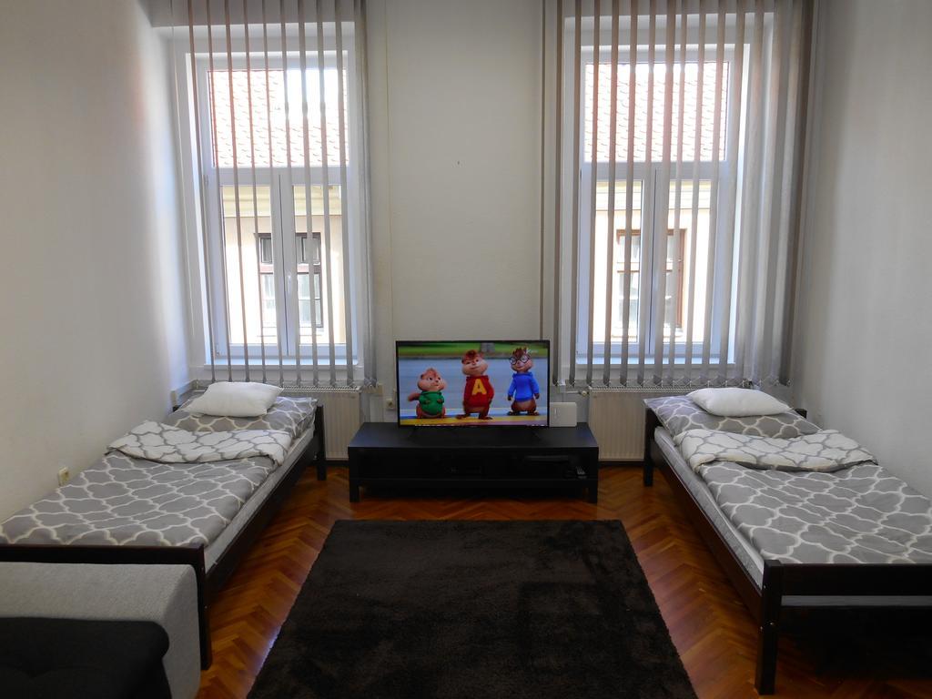 Akos Apartman Apartment Eger Exterior photo