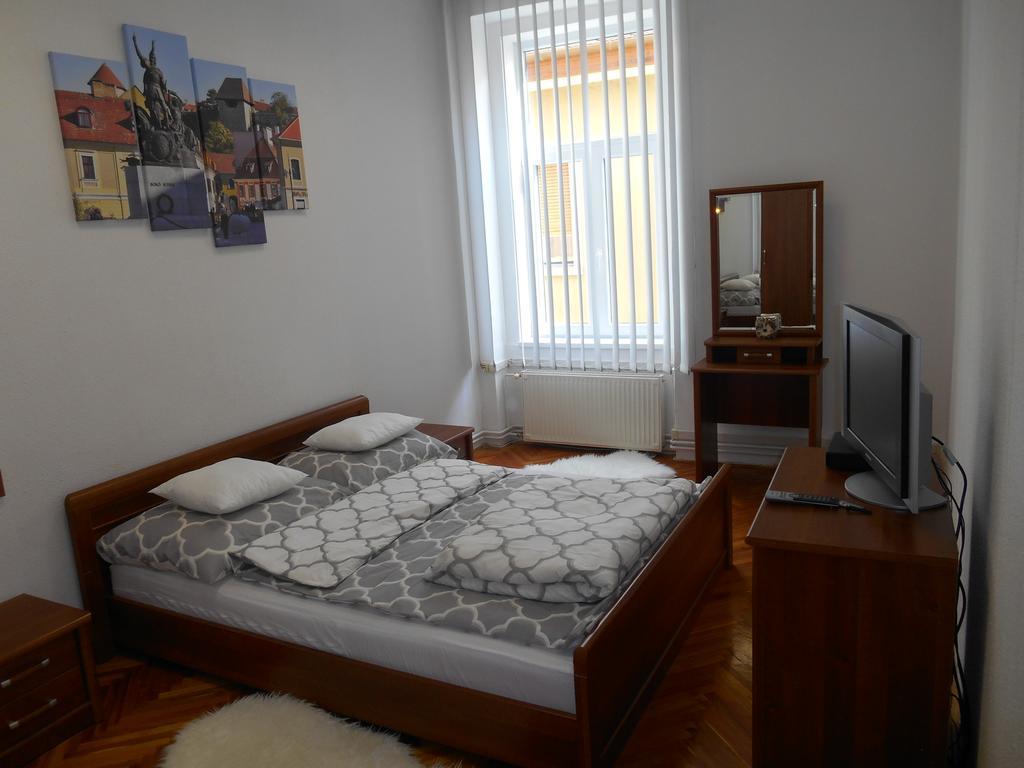 Akos Apartman Apartment Eger Exterior photo
